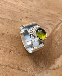 Image 1 of Ring mit grünem Turmalin und Opal 