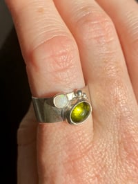 Image 5 of Ring mit grünem Turmalin und Opal 
