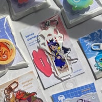 Image 2 of skull standee / charm