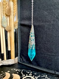 Image 1 of PENDULE DENTELLE ARGENTÉE CREATION SAVING LOVE FOREVER 