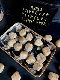 SET DE RUNES EN PIERRE DE LUNE BEIGE