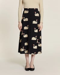 Image 1 of Falda bordado cisnes  de Pepaloves