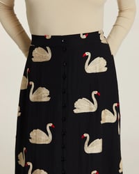 Image 2 of Falda bordado cisnes  de Pepaloves