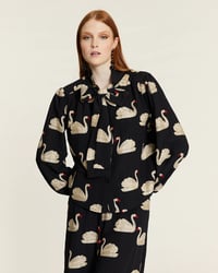 Image 1 of Camisa bordado cisnes  de Pepaloves
