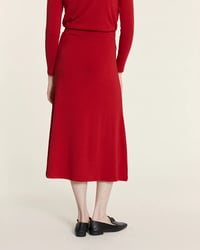 Image 4 of Falda midi evasé rojo  de Pepaloves