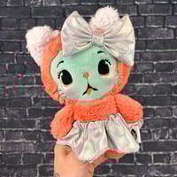Image 2 of MUNCHKIN- Showgirl