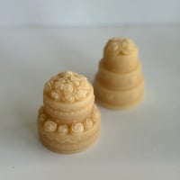 Image 5 of The Floral Tier Cake Candle
