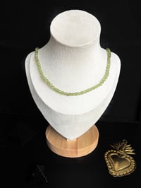 Image 2 of COLLIER FACETTÉ PÉRIDOT