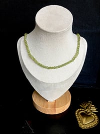 Image 1 of COLLIER FACETTÉ PÉRIDOT