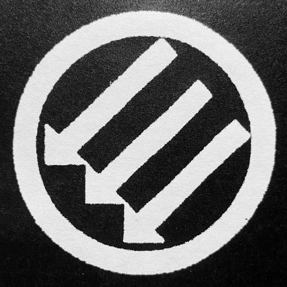 Image of three arrows tee
