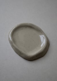 Image 4 of assiette moucheté 