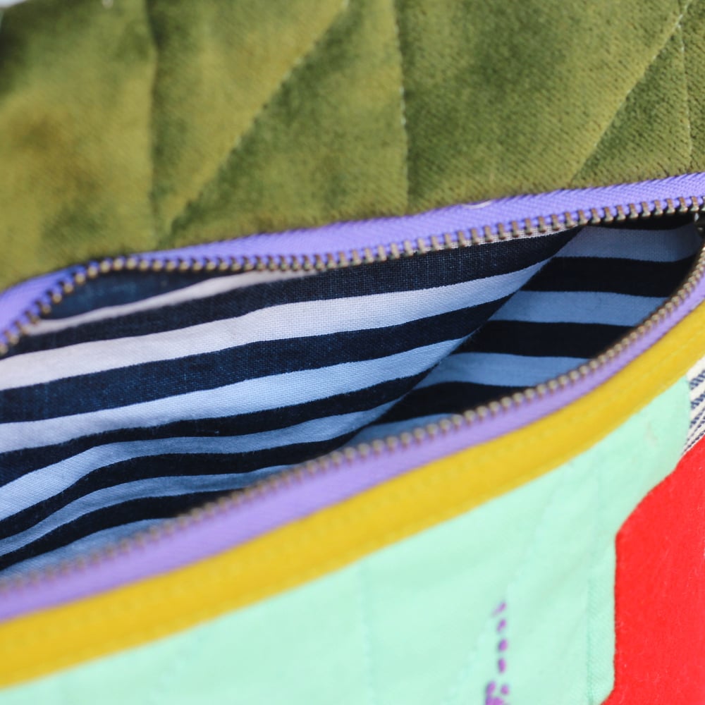 Image of GERTIE - x - the biggy sized Quilted Carrier // First Aid pouch