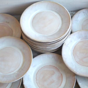 Image of Custom Order for Kathleen, Set of 16 Dinnerware Plates in Dripping White and Ocher Glaze