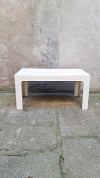 Image 1 of Table basse en fibre de verre
