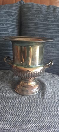 Image 2 of EP Brass Viking Plate Pot, Indoor Gardening