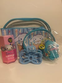 Image 2 of BLUE MAKEUP BAG SET 