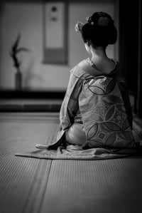 MONOGURUI digi-op: (PRETA-(U))