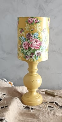 Image 1 of Lampe vintage revisité avec abat jour fleuri