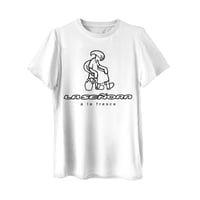 La señora a la fresca / Camiseta blanca