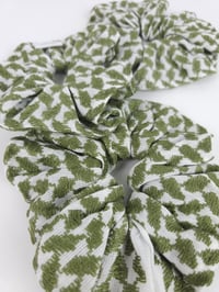 Image 6 of Olive Keffiyeh Scrunchie