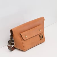 Image 2 of Commuter in caramel