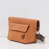 Image 4 of Commuter in caramel