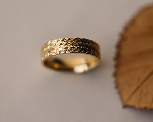 Image of 18ct yellow gold 6mm flat court herringbone ring
