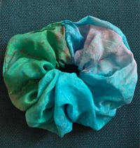 Image 2 of Dovre scrunchie 2