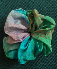 Image 1 of Dovre scrunchie 3