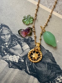 Image 6 of Amulettes indiennes fleurs. 