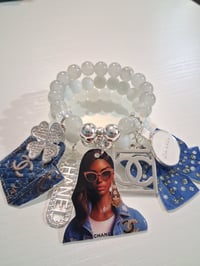 Image 1 of She blings 