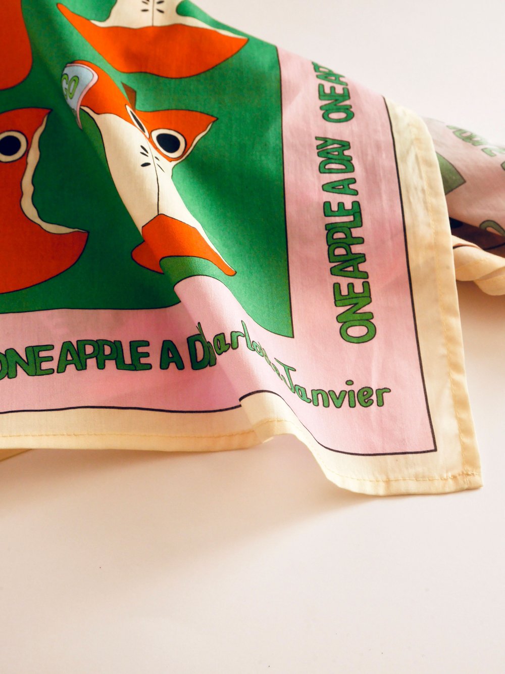 Image of PRE ORDER FOULARD - ONE APPLE A DAY