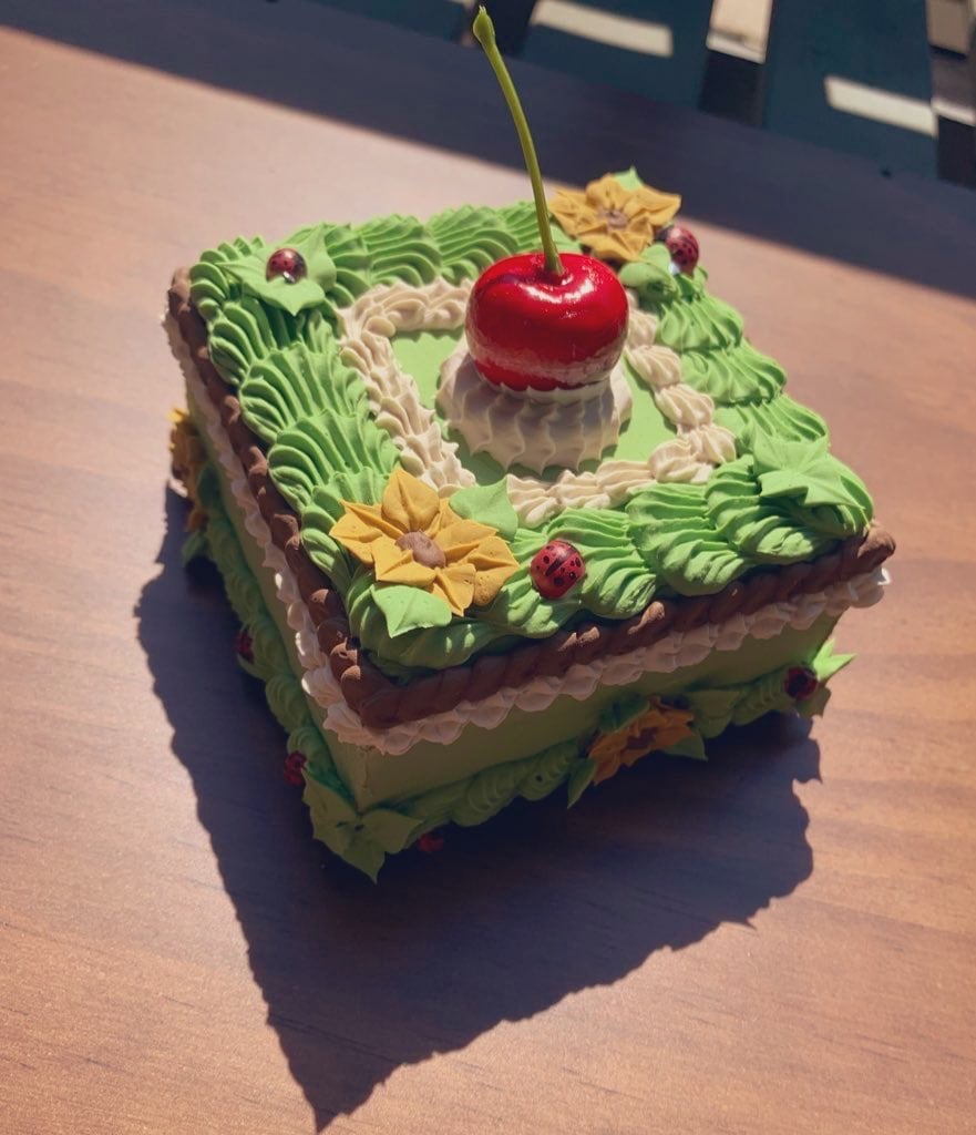 Image of Pastel garden cake box 