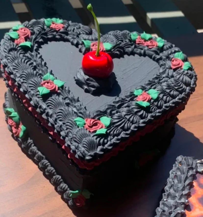 Image of Black beauty cake box