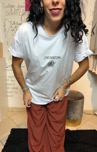 Image 2 of T-shirt oversize personalizzata