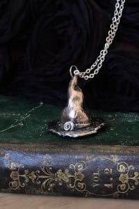 Image 1 of Cappellino da strega argentato 1