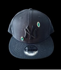 Image 2 of Snapback customisées