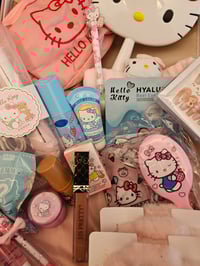 Image 2 of Hello Kitty Pink Makeup Case Bundle 