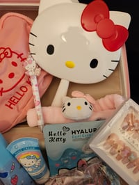 Image 4 of Hello Kitty Pink Makeup Case Bundle 