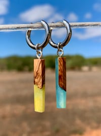 Ses Salines - Orecchini in legno e resina.