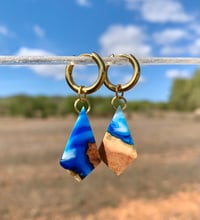 Cala Xarraca - Orecchini legno e resina.