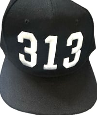 Image 1 of 313 SNAP BACK HAT BLACK/WHITE