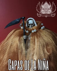 Image 2 of Capa de La Niña – Gold Veil with Pearl Trim