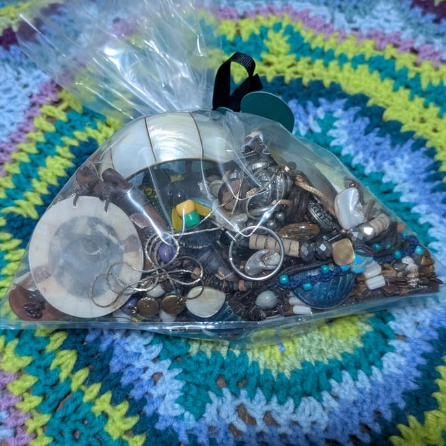 Femme Beachy Nautical Sea Shell Jewelry Mystery Grab Bag #9