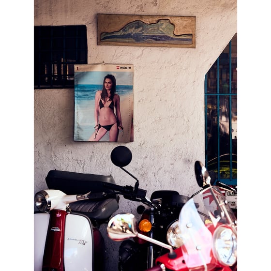 Image of Pit Stop (Pit Stop) — Italian Vespa Garage Fine Art Print