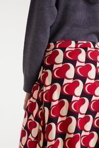 Image 6 of Falda midi con estampado heart attack