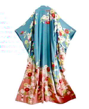 Image of Kimono dame - i lys petroluemsblå silke med blomster flor - håndkoloreret