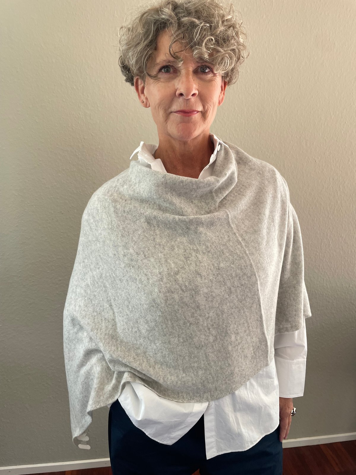 Image of Poncho 100% Cashmere hellgrau mel