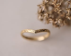 Image of 18ct Yellow gold 2mm court ‘Olive leaf’ and milled edge engraved wishbone ring