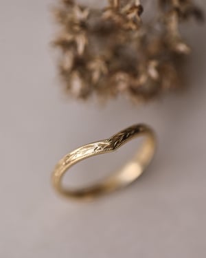 Image of 18ct Yellow gold 2mm court ‘Olive leaf’ and milled edge engraved wishbone ring